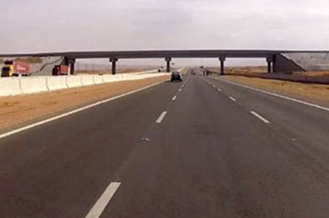 غلق طريق القاهرة السويس الصحراوي 10 أيام