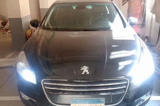 مزاد على بيجو وفيرنا من شركة التعمير والاسكان