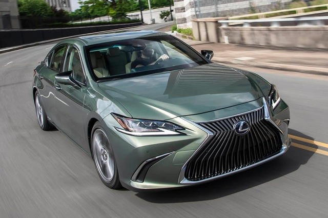 لكزس ES في مصر بسعر 2 مليون و830 ألف جنيه