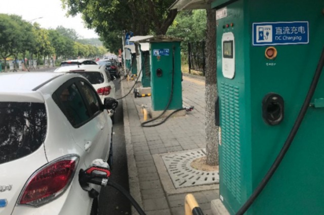 بعد السيارات الكهربائية . . مصر في انتظار أول تاكسي كهربائي