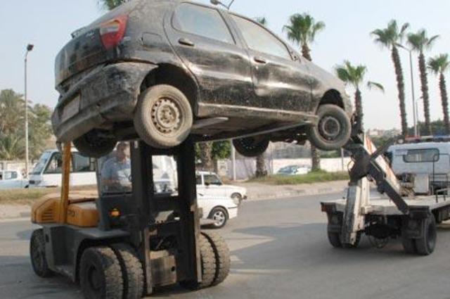 رفع قضية لمصادرة السيارات المهملة في الطرق 