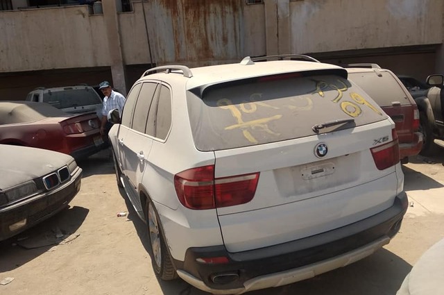 بيجو وهامر ودودج وجراند شيروكي في مزاد جمرك مطار القاهرة