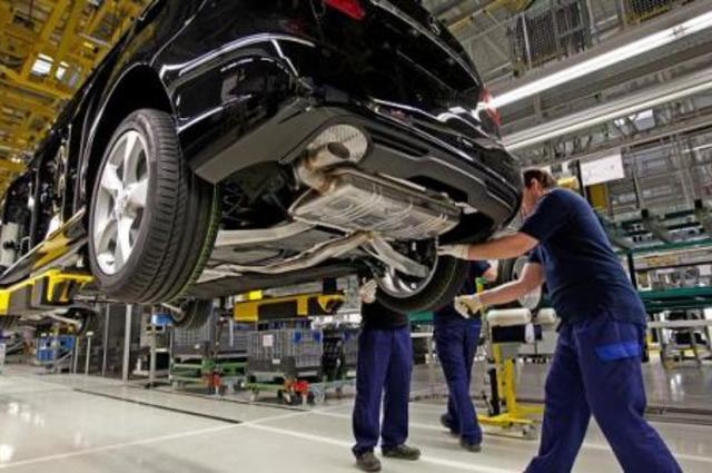 خبيرة : يجب أن نحدد ما الذي نريده من صناعة السيارات في مصر