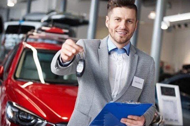 انفراجة في أزمة حبس مندوبي معارض السيارات بمصر