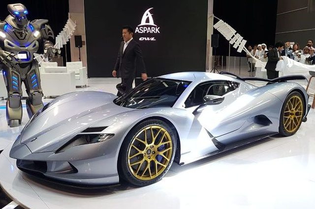 أسرع سيارة كهربائية في العالم . . أسبارك البومة من دبي 