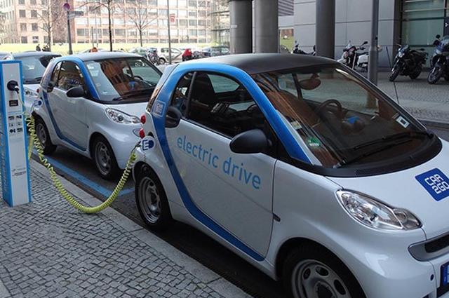 تجار السيارات : 2040 سيشهد تحول كلي للسيارات الكهربائية