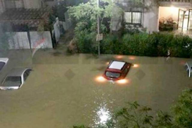 16 سيارة دفع رباعي في مصر لخدمة انقاذ السيارات من السيول