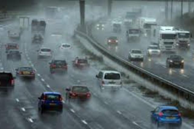 نصائح للقيادة خلال الأمطار