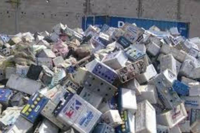 مصادرة 60 بطارية و2550 لتر سولار في القاهرة 