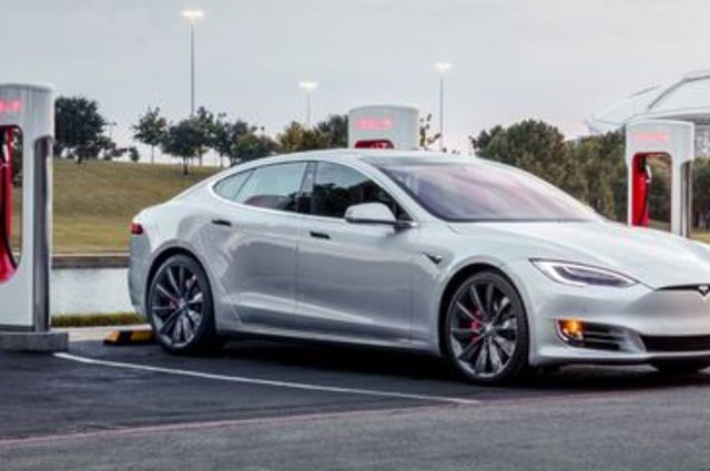 البرلمان يناقش مشكلات السيارات الكهربائية بمصر