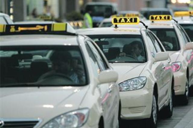 برلماني يطالب بتركيب شاشات تعرف بالسائق والأجرة في التاكسيات