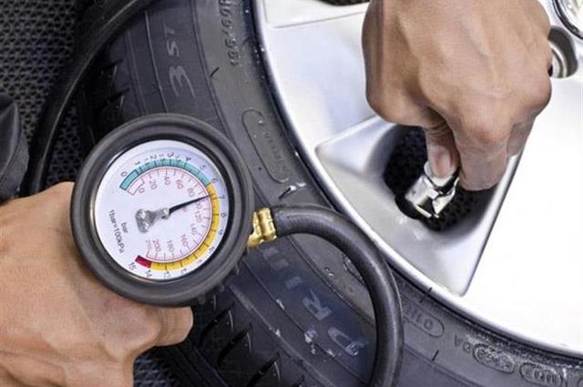 سكودا تطالب ملاك السيارات بضبط ضغط الهواء بالاطارات في الجو الحار