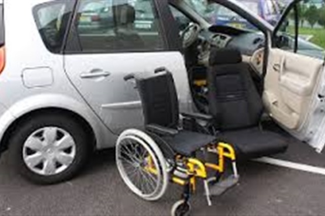 برلماني يطالب التموين باعادة أصحاب الاعاقة المحذوفين