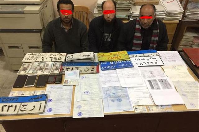 ضبط عصابة لبيع السيارات المستأجرة بأوراق مزورة
