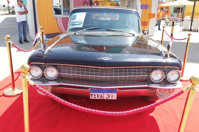 فيديو : سيارة جمال عبدالناصر تظهر خلال افتتاح مشروع شارع 306 