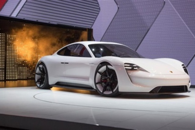 تايكان الكهربائية من بورشة قد تصل مصر بداية العام المقبل