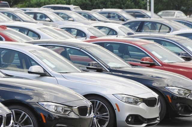 تخفيضات غير رسمية من قبل التجار لتصريف المخزون