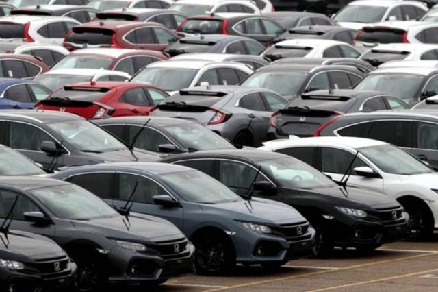 تخفيضات الأسعار تزيد حركة الارتباك في سوق السيارات