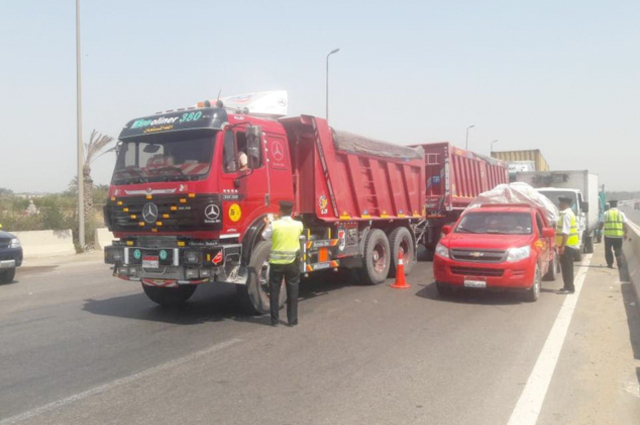 حملة في القاهرة الجديدة على سيارات النقل المخالفة