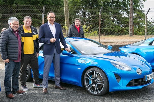 تكريم وكيل رينو في مصر بجائزة أفضل مبيعات للمستوردين