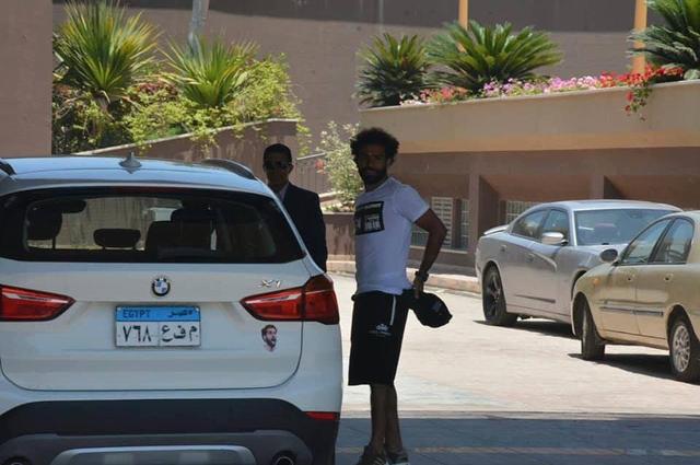 انتشار صور لمخالفة على السيارة BMW التي تنقل محمد صلاح في مصر