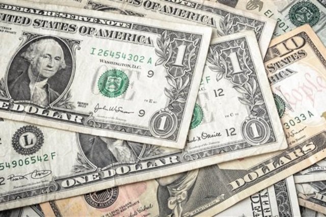 انخفاض الدولار وتحسن الجنيه يؤديان لانخفاض أسعار السيارات