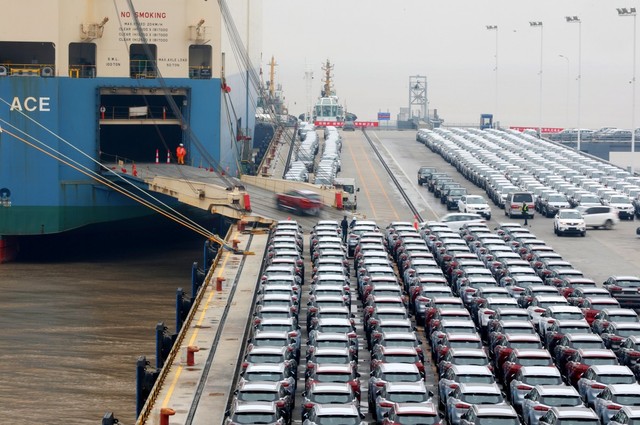 الجمارك تفرج عن 7204 سيارة من الاسكندرية في مايو بقرابة 2 مليار