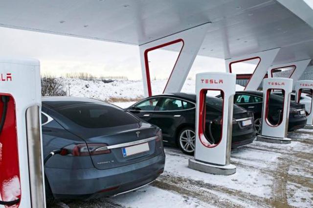 وزير الكهرباء : الحكومة تتجه لإقامة محطات شحن سيارات كهربائية مثل الهند