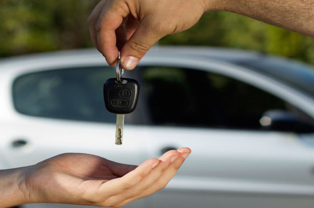 تأكد من رخصة مشتري سيارتك قبل قيامه بتجربة قيادتها