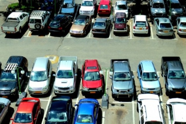 تجار يؤكدون انخفاض مبيعاتهم الشهرية الي الربع 