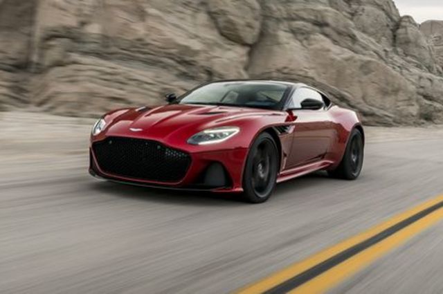 خلال أيام . . أستون مارتن DBS الجديدة تصل الي مصر