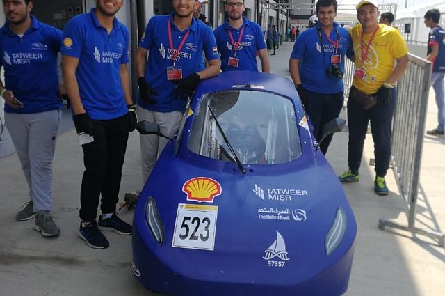 هندسة القاهرة تقدم سيارة كهربائية وأخرى بدون سائق