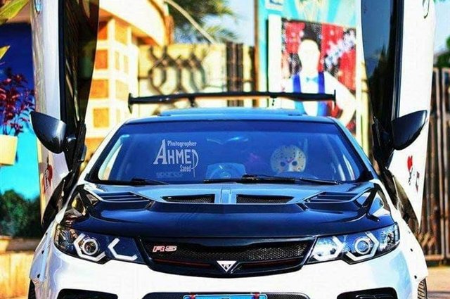 بالصور : سيارة معدلة تحصل على اهتمام مصري كبير