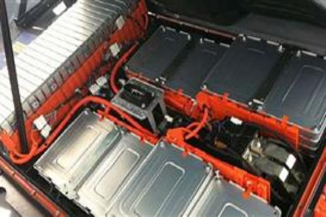 تعاون مصري جديد لتصنيع بطاريات السيارات الكهربائية