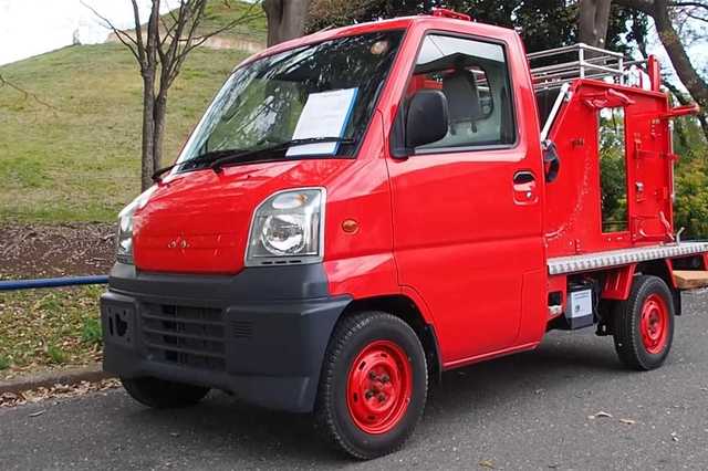 فيديو : ميتسوبيشي ميني كاب . . أغرب سيارات الاطفاء في العالم !!