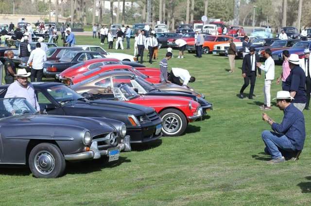 120 سيارة كلاسيكية تتجمع معاً في أب تاون كايرو 