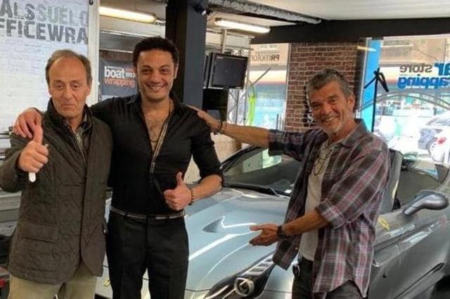 ممثل مصري يشتري سيارة ليونيل ميسي الفيراري