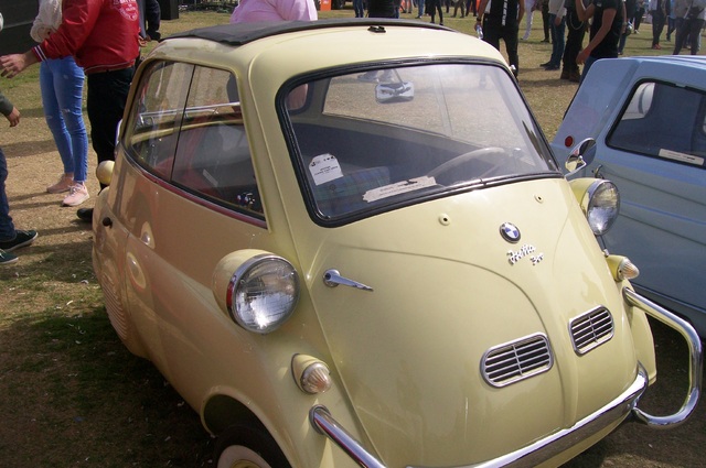 خاص هتلاقي : ايزيتا . . سيارة ميكرو مثيرة لراكب واحد فقط