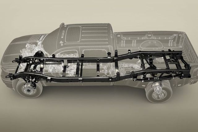 مطالب برلمانية بتصنيع أجزاء السيارات في مصر 