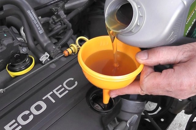 تعرفوا على فوائد الاضافات لزيت المحرك وطريقة استخدامها 