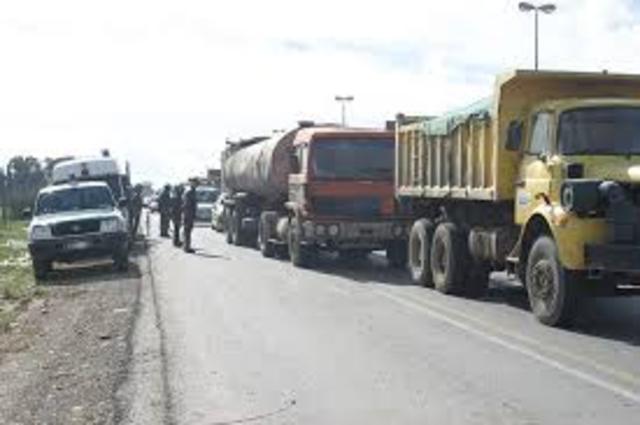 النقل: حمولات الشاحنات الزائدة تؤدي لأضرار بالطرق في مصر