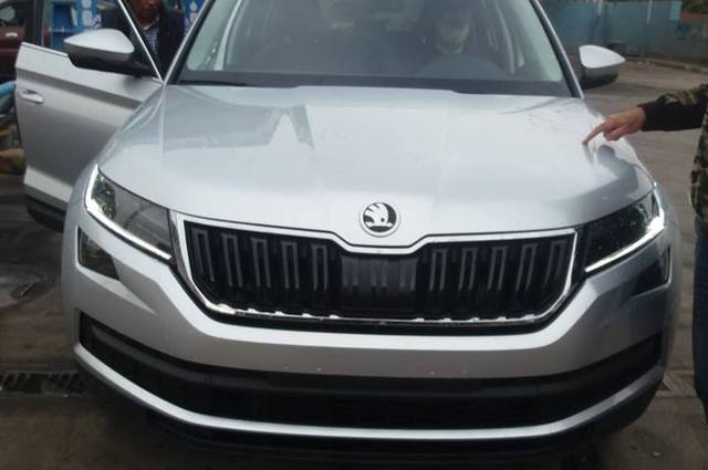 بعض سيارات الاستيراد الشخصي تدخل مصر في خلال ساعات