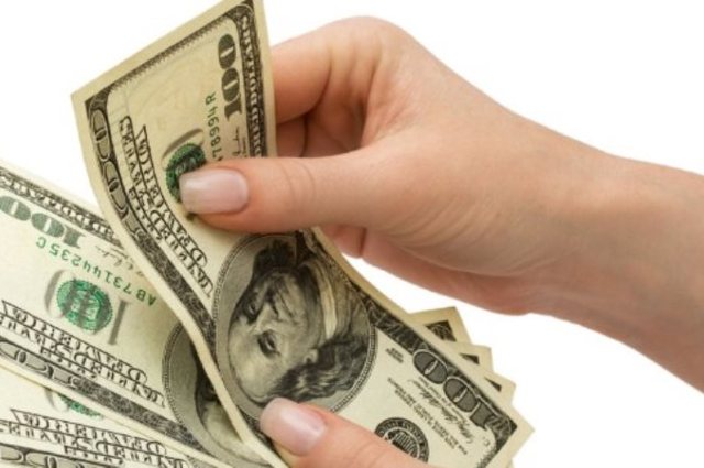 بعد مطالب بخفض سعر السيارات بسبب الدولار . . ارتفاع جديد للدولار