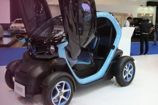 تعاون مصري ألماني مرتقب في صناعة السيارات الكهربائية