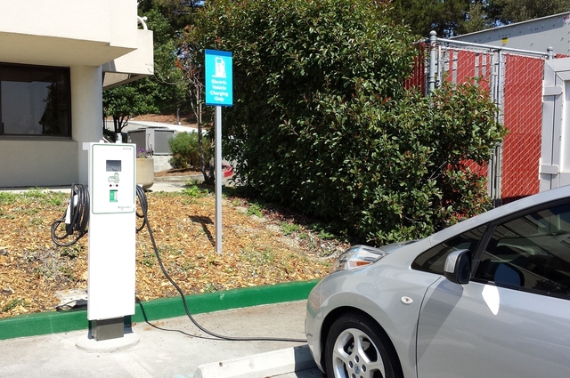 شركة محطات شحن تؤكد عملها على 65 محطة سيارات كهربائية بمصر