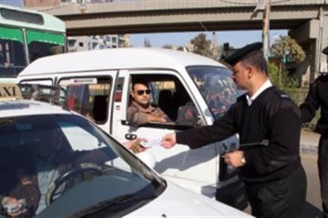 حملات مرورية في القاهرة والجيزة لرصد المخالفات 