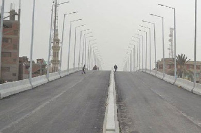 بعد استغاثات . . كوبري المطار ليس به شقوق