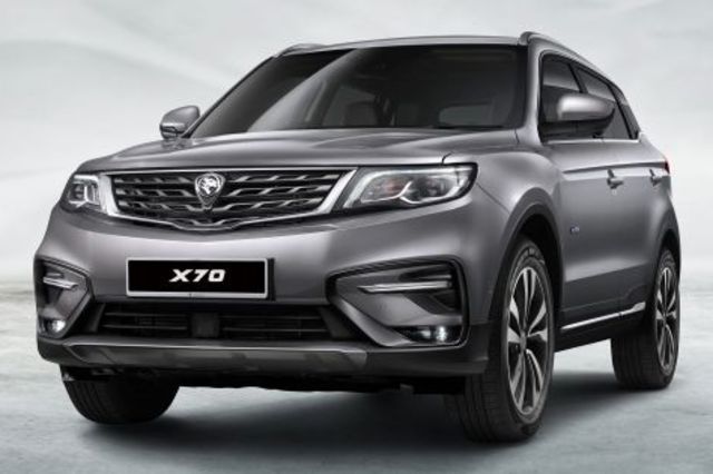 سيارة SUV من بروتون تقترب من مصر بجانب سيارة فولفو