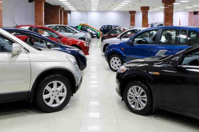 التجار يطالبون بعودة الناس لشراء السيارات خلال الانخفاضات