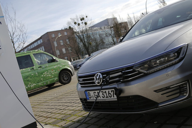 اتجاه متزايد لتصنيع بطاريات السيارات الكهربائية في مصر